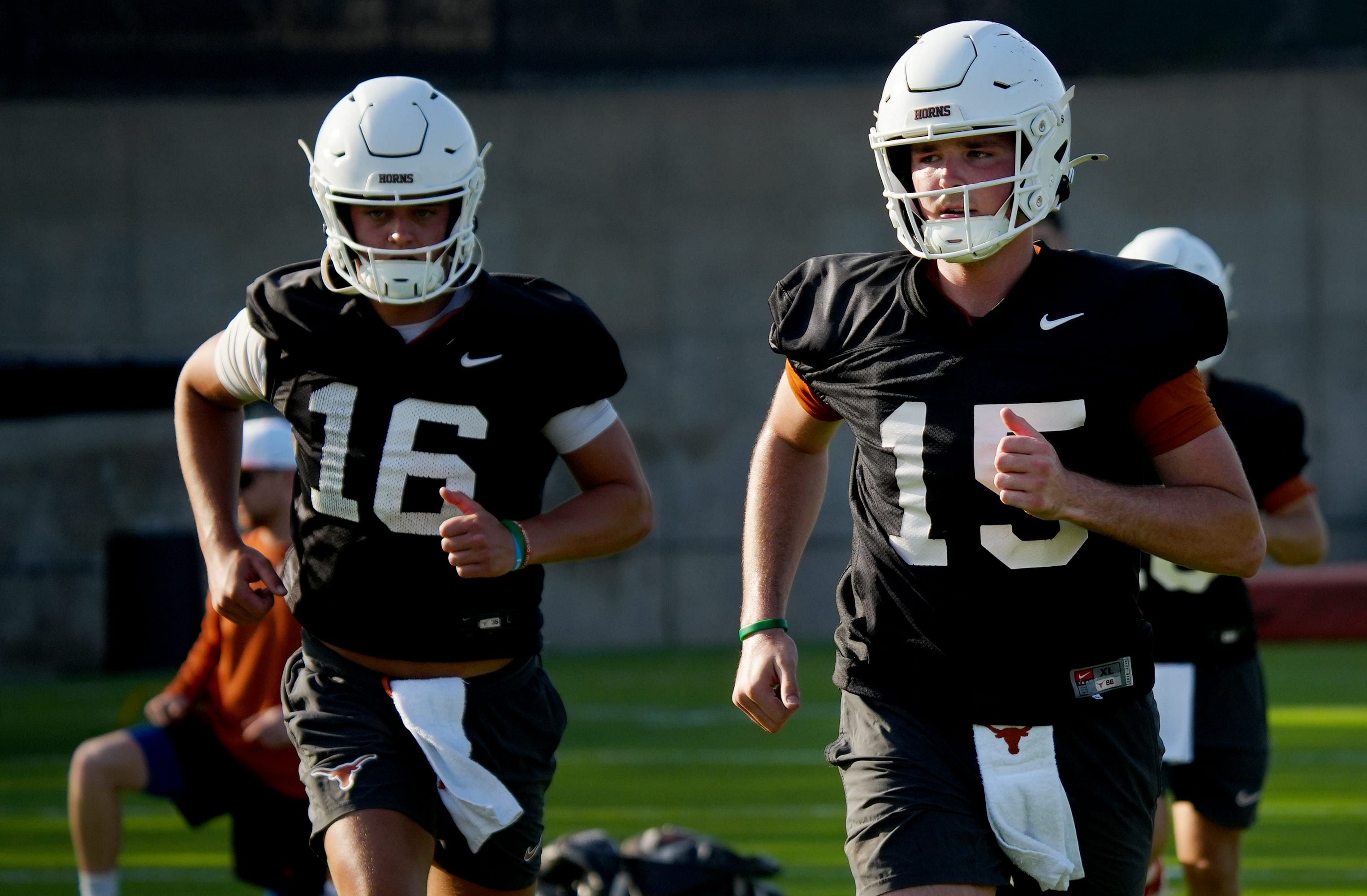 QB Manning and Trey Owens - Source: Imagn